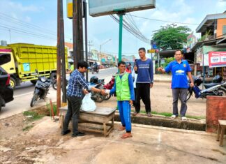 Berkah Ramadhan, IMBA Bagi Sembako ke Warga Dan Tukang Ojek Pangkalan Balai