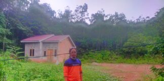 Warga Kesal Kabel Listrik Menjuntai Belum di Tindak Lanjuti, Nyawa Masyarakat Terancam