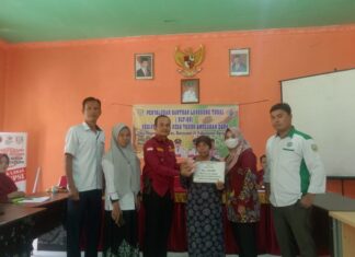 Bagikan BLT, Kades Regan Agung juga Ingatkan Warganya Waspada Begal