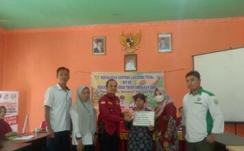 Bagikan BLT, Kades Regan Agung juga Ingatkan Warganya Waspada Begal