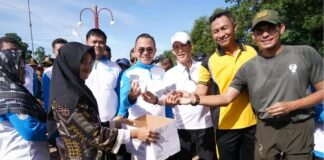 Meriahkan HUT Kabupaten Banyuasin Ke-22, Hani Syopiar Rustam Lepas Peserta Jalan Santai