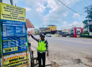 Mudahkan Pemudik, Satlantas Polres Banyuasin Pandu Dengan Barcode Jalan Alternatif