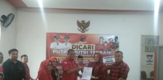 Bakal Wakil Bupati Banyuasin Ambil Formulir Pendaftaran di DPC PDIP