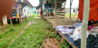 Pegunjung Pasar Sumber Sepi Pengunjung, Pedagang keluhkan Menjamurnya Lapak Liar Di Pinggir Jalan.