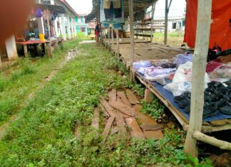 Pegunjung Pasar Sumber Sepi Pengunjung, Pedagang keluhkan Menjamurnya Lapak Liar Di Pinggir Jalan.