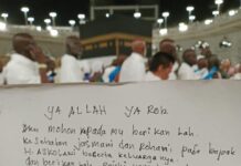 H Ucok Jemaah Asal Banyuasin Doakan H Askolani Jadi Bupati Lagi Langsung Dari Mekkah