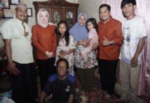 Askolani dan Netta, Beri Bantuan Langsung Untuk Widia, Bocah Penjual Kerupuk yang Merawat Ayahnya Sakit