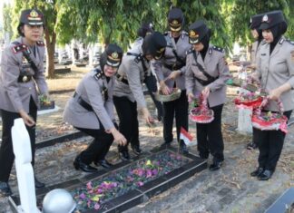 Polwan Polda Sumsel, Ziarah Ke TMP Di HJP Ke-76