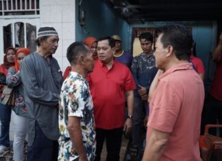 Kunjungan langsung Calonbup Askolani, Ke Kediaman Sutawi Korban Rumah Terbakar Di Mega AsriÂ