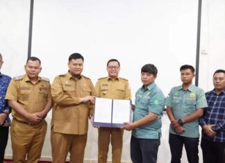 Penandatanganan Hibah Trase Jalan Poros Perambahan-Air Salek