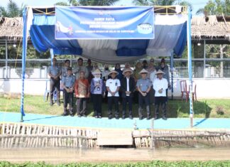 Kakanwil Ditjenpas Sumsel Bersama Direktur Polsri Panen Ikan di SAE Lapas Banyuasin