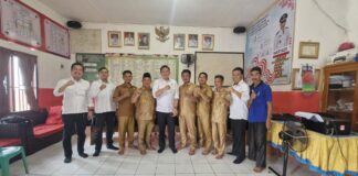 Intelkam Polres Banyuasin Tinjau Dana Desa di Lubuk Saung, Pererat Kemitraan dengan Warga