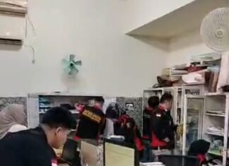 Tim Pidsus Kejari Banyuasin Melakukan Penggeledahan Di Kantor Dinas Kesehatan Dan Kantor PMI Banyuasin