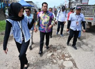 Jalan Rusak di Beberapa Wilayah Banyuasin Mulai di Perbaiki, Bukti Janji Bupati di Tepati